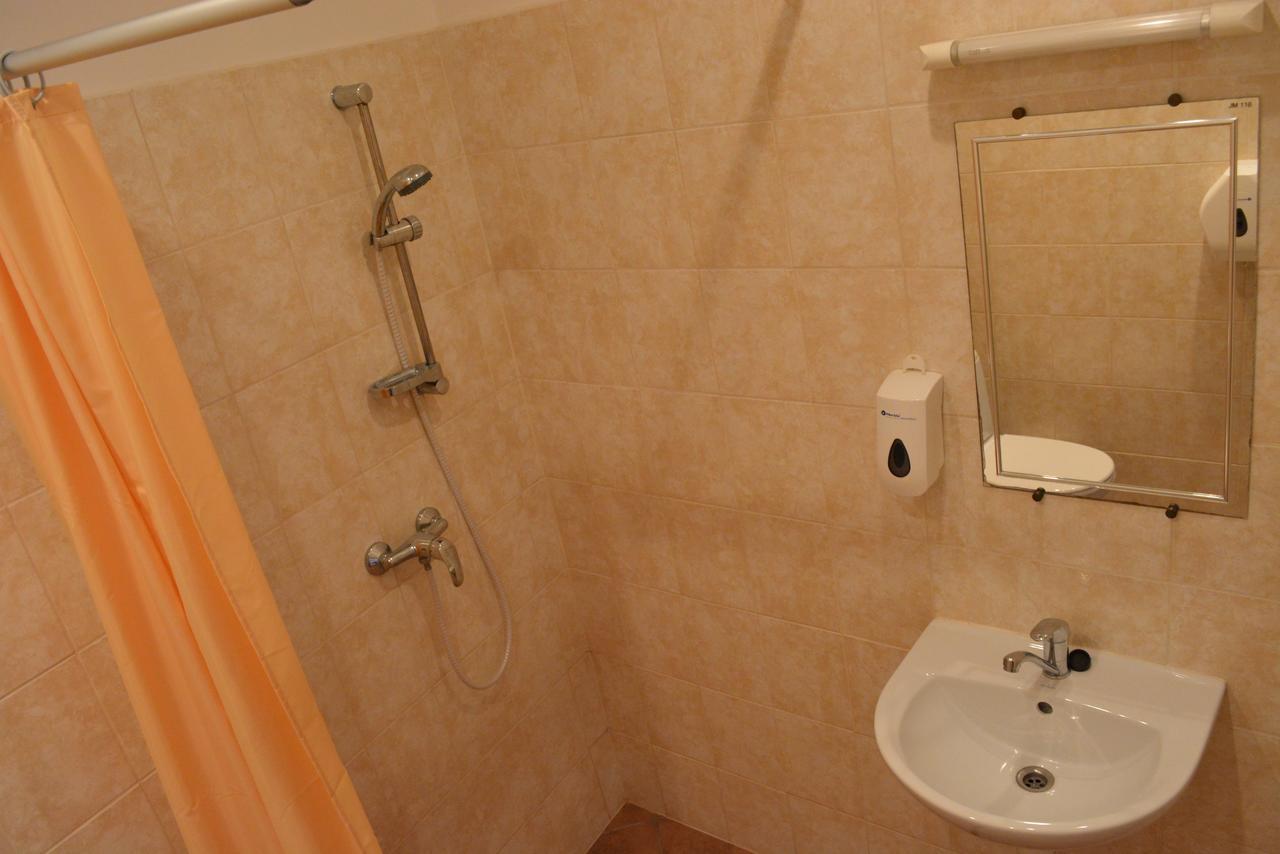 Dundagas Pils Hostel Room photo